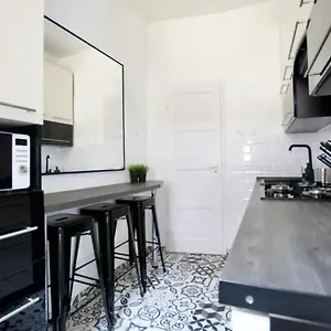 Standard By Hi5 - Rákóczi 23 Studio Budapest